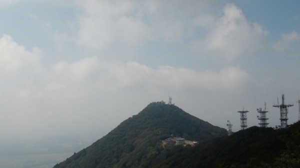 女体山から男体山を望む